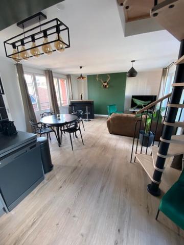 Appartamento Duplex Proche Gare Vue Tour Perret Avec Parking Gratuit Amiens Esterno foto