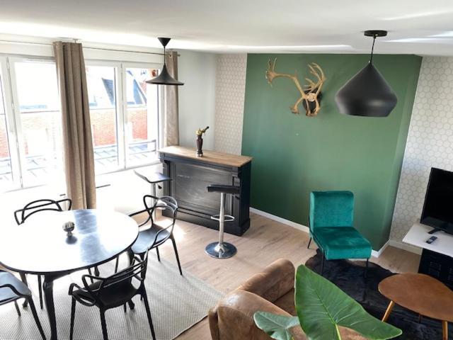 Appartamento Duplex Proche Gare Vue Tour Perret Avec Parking Gratuit Amiens Esterno foto